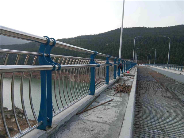 德宏不锈钢桥梁护栏防腐措施的重要性及实施策略