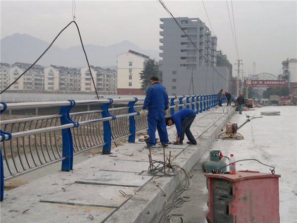 德宏不锈钢复合管护栏常见问题及解决方案